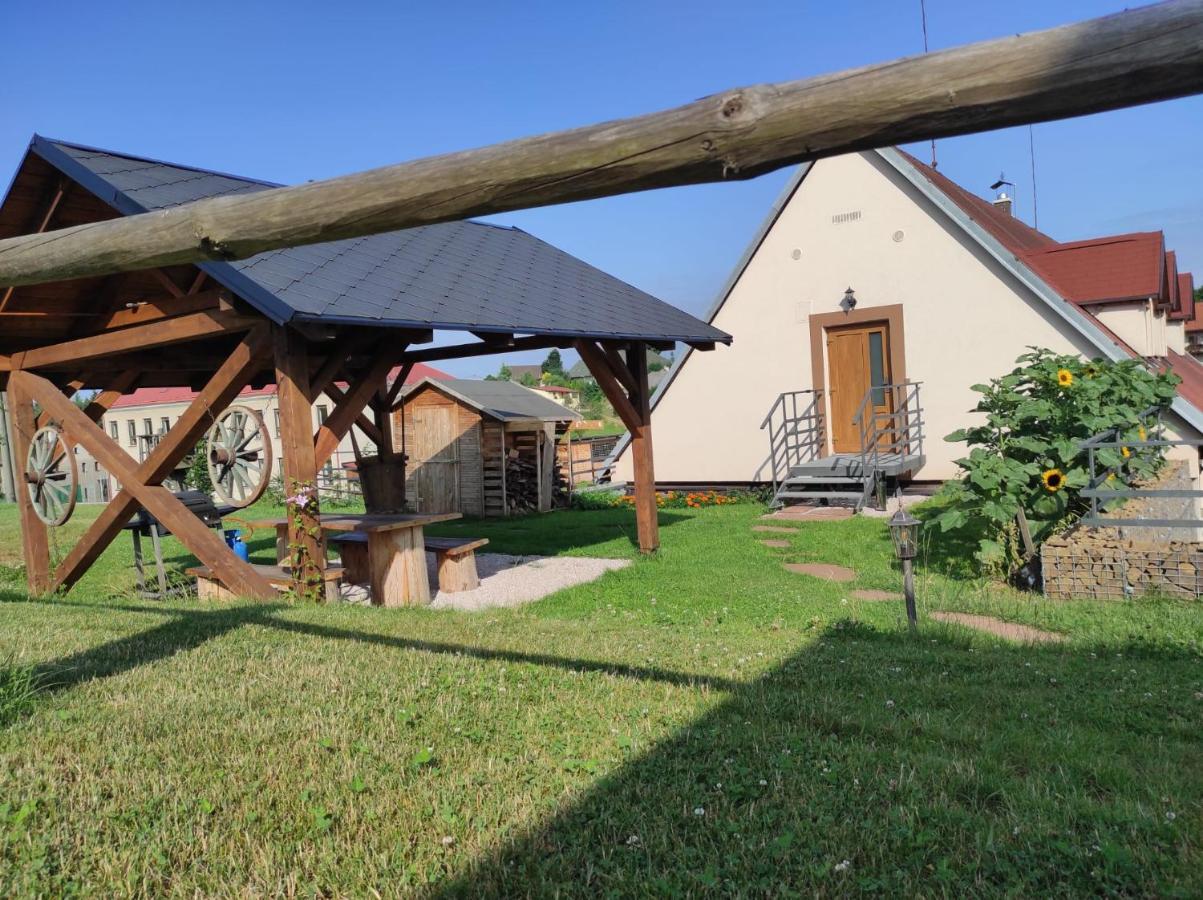 Apartman Na Statku Červený Kostelec Exteriör bild