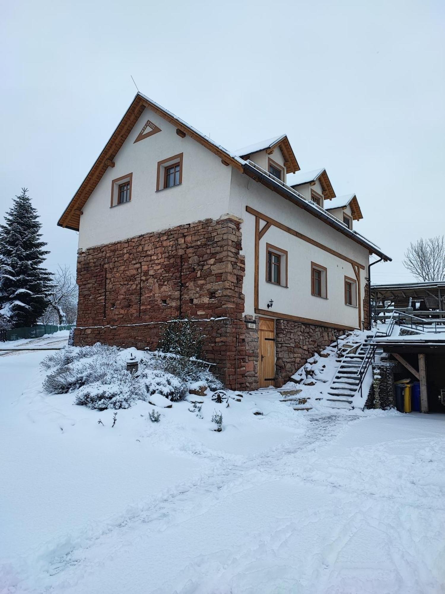 Apartman Na Statku Červený Kostelec Exteriör bild