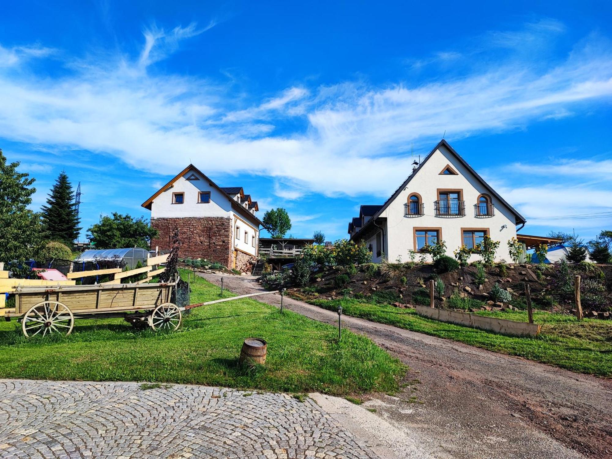 Apartman Na Statku Červený Kostelec Exteriör bild